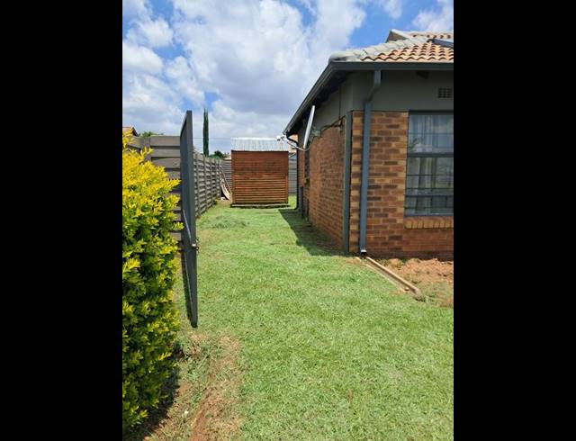 3 BEDROOM HOUSE FOR SALE IN CLAYVILLE